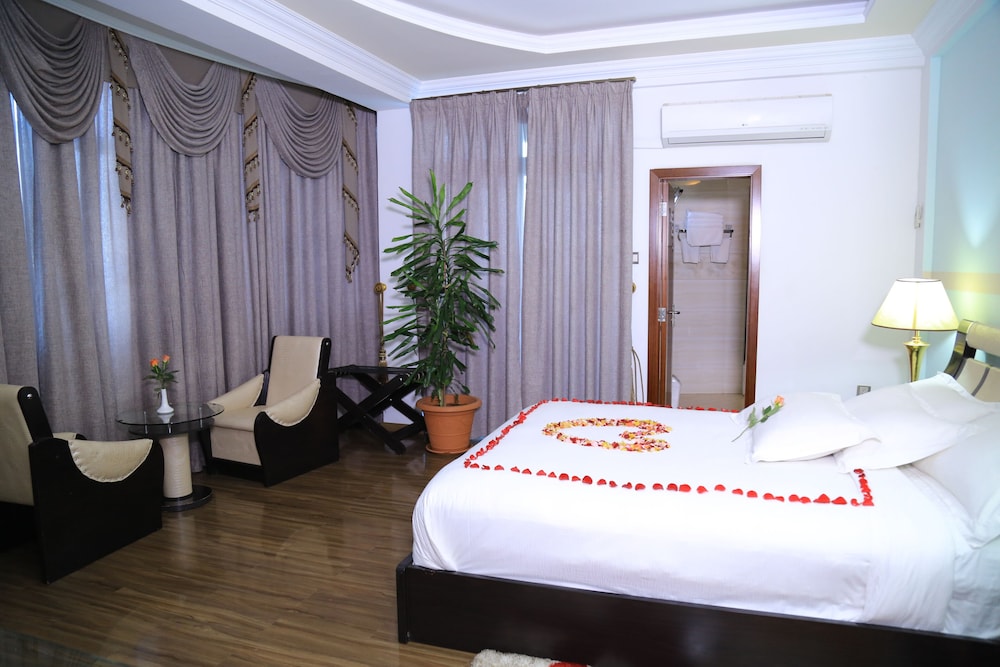 Basic Twin Room, 2 Bedrooms, Lake View photo 2