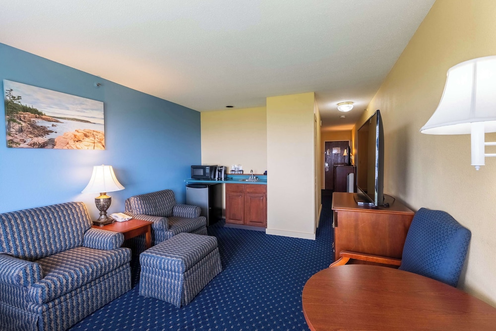Superior Room, 1 King Bed, Balcony, Bay View - Photo 7