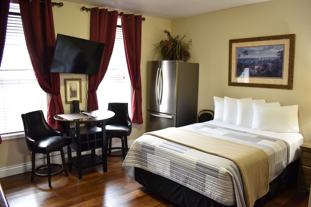 Comfort Studio, 1 Queen Bed, Kitchen