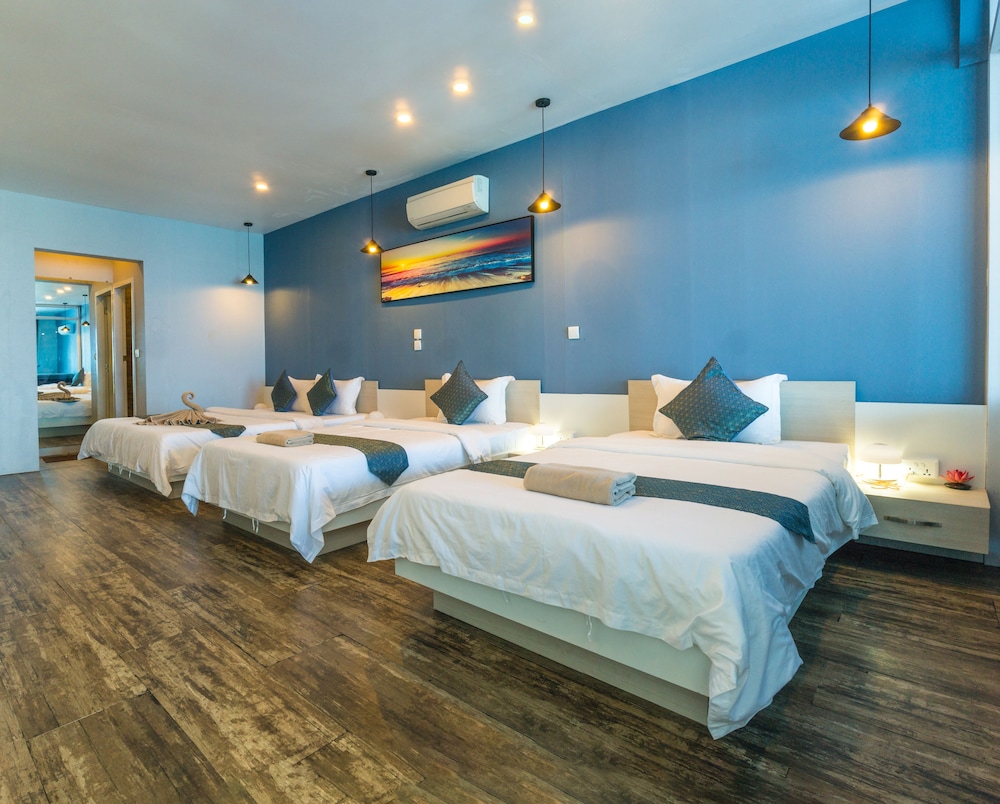 Superior Beach View Family Suite photo 3