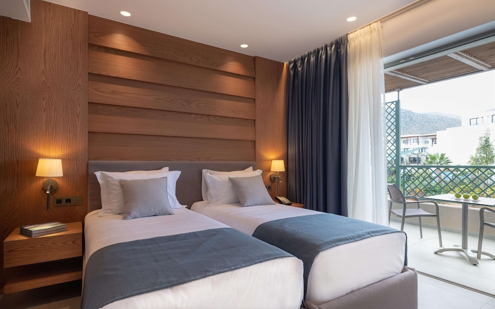 Exclusive Suite, 2 Bedrooms, Bathtub, Garden View