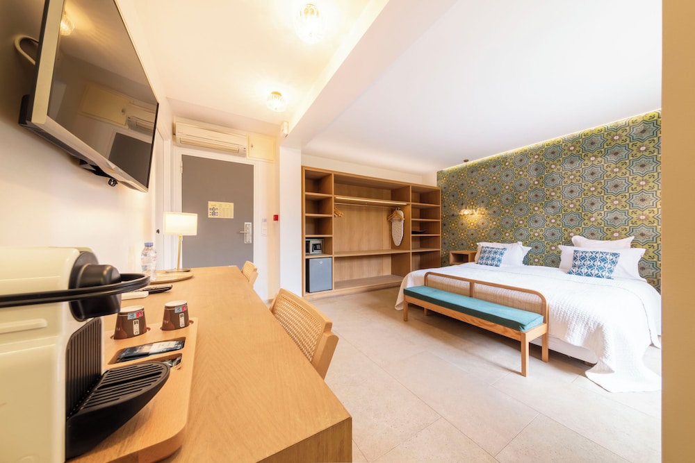 Deluxe Double Room, 1 Queen Bed, Terrace - Photo 2