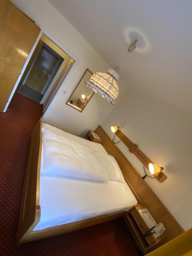 Single Room, Ensuite photo 3