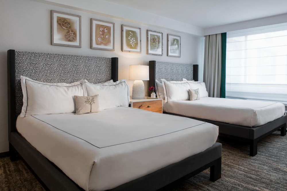 Room, 2 Queen Beds - Photo 4