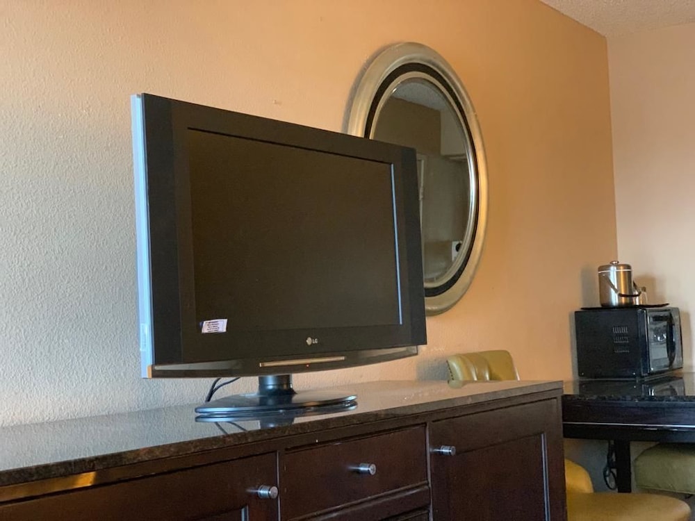 Standard Room, 1 King Bed photo 3