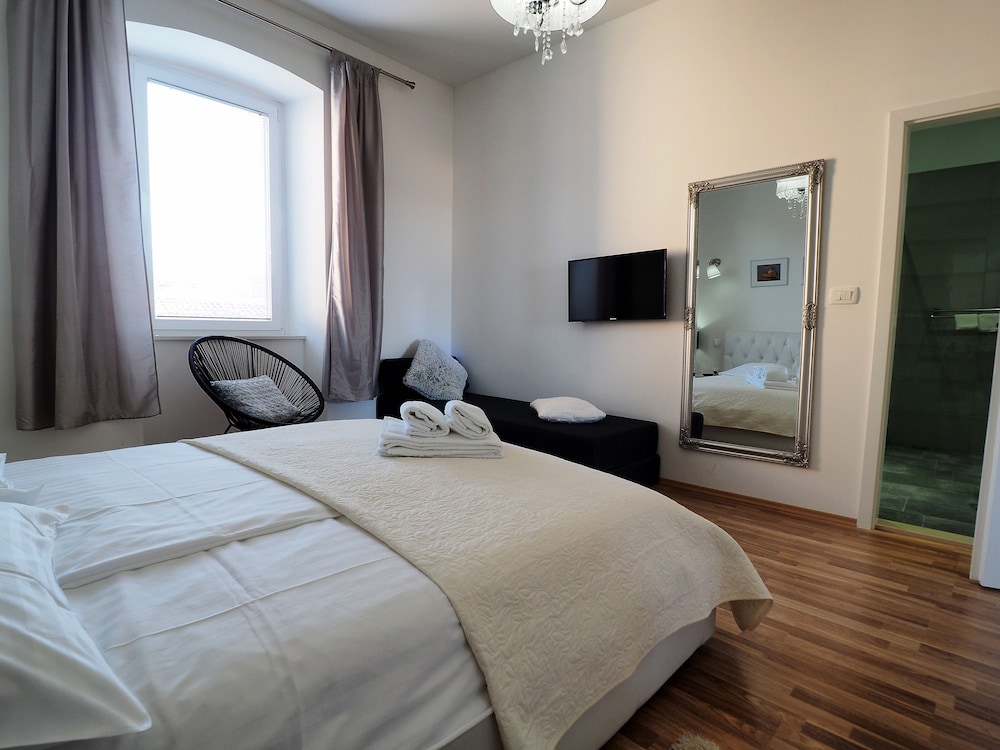 Exclusive Apartment (2) photo 2