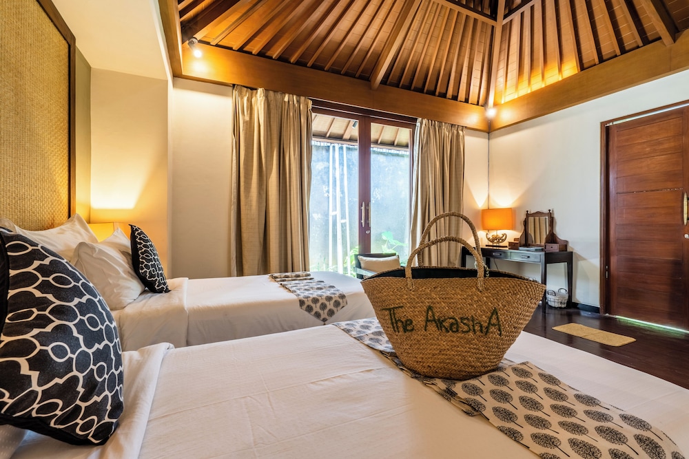 Three-Bedroom Villa with Private Pool - Photo 14