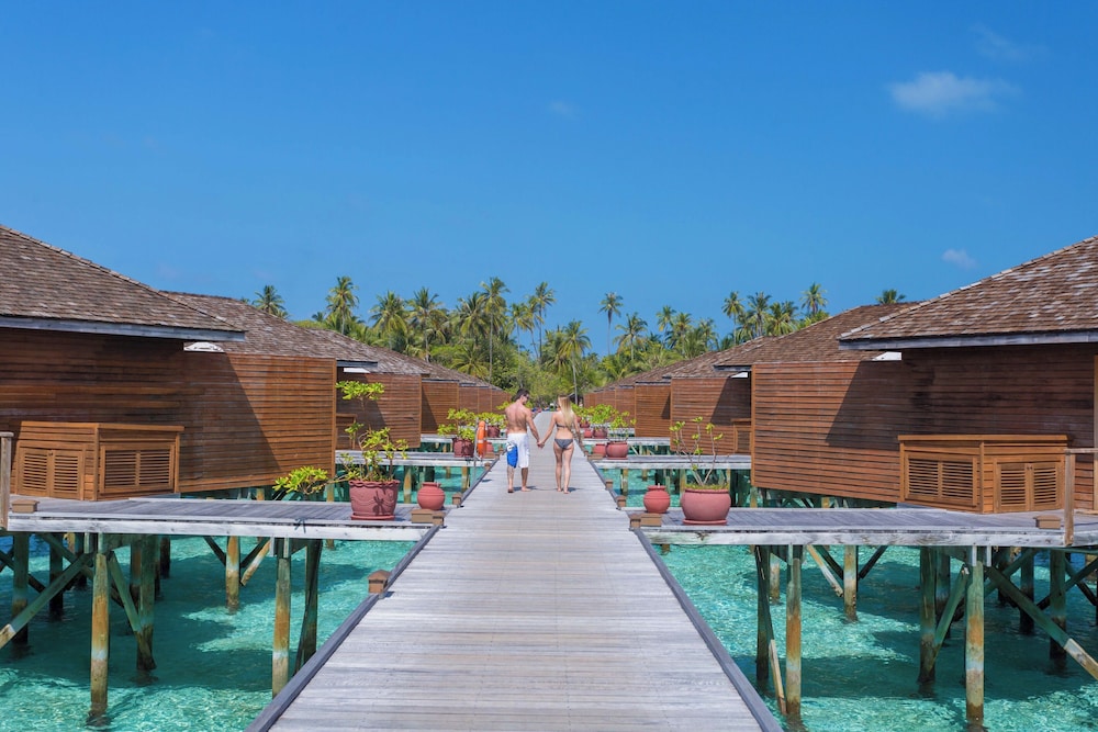 Jacuzzi Water Villa - Photo 10