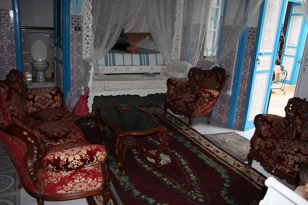 Suite, 2 Twin Beds, Non Smoking, Courtyard View (Suite Des Filles) photo 1