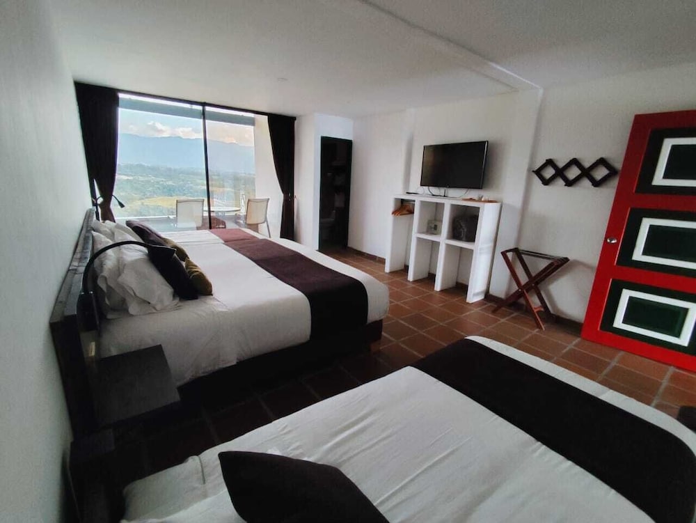 Superior Quadruple Room photo 2