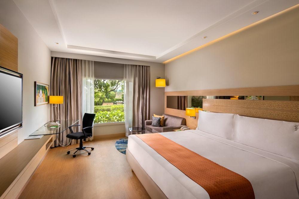 Standard Room, 1 King Bed - Photo 1