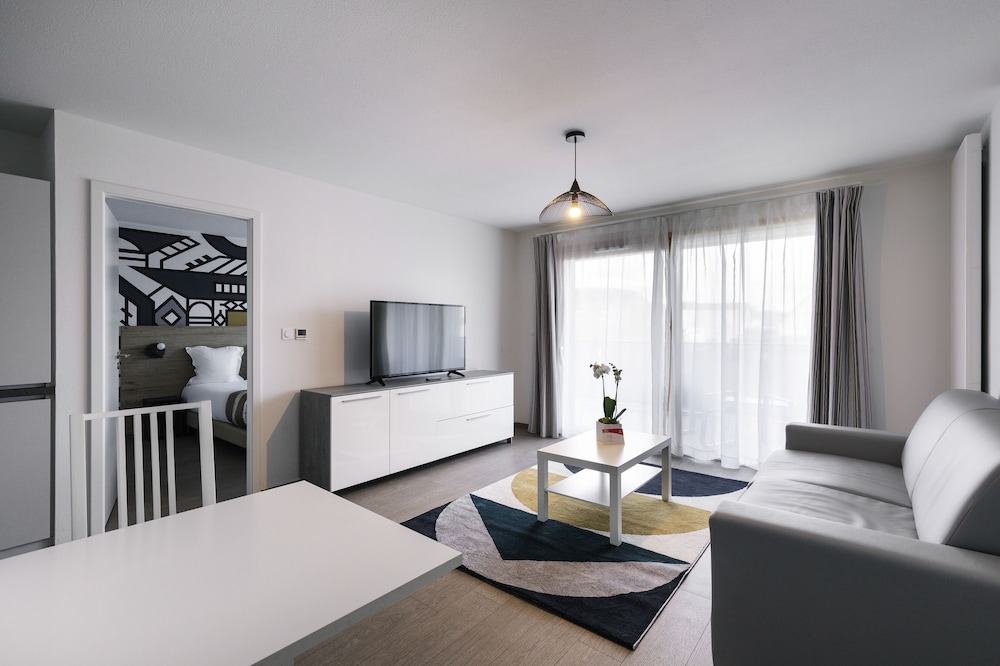 Apartment, 2 Bedrooms, Terrace - Photo 7