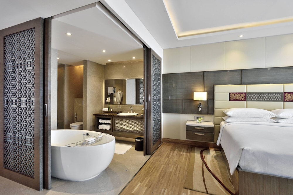 Executive Room, 1 King Bed, Balcony