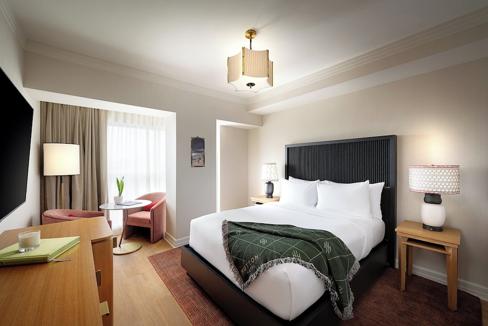 Amped Queen Guestroom
