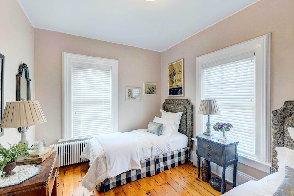 House (4 Bedrooms) photo 2