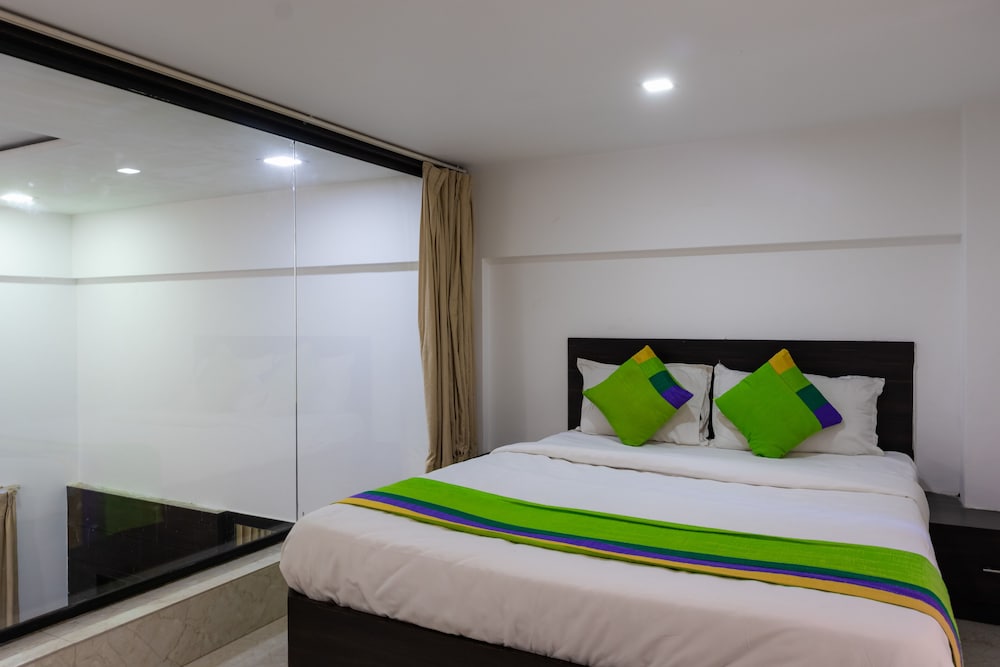 Deluxe Room - Photo 9