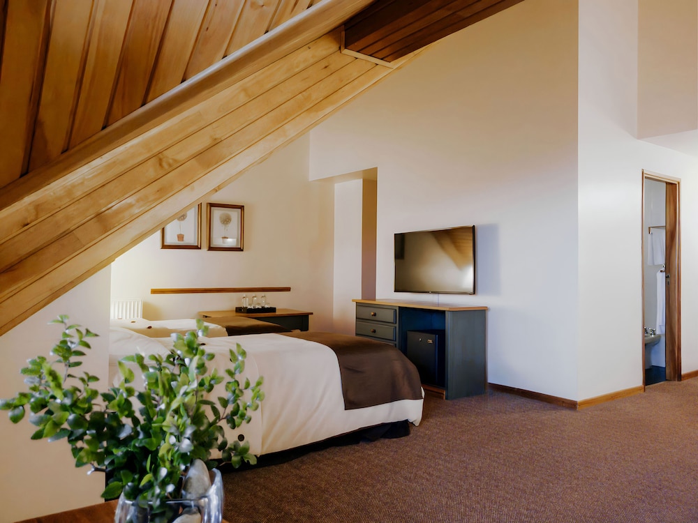 Loft, Multiple Beds, Non Smoking thumbnail 6