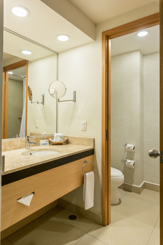 Suite, 1 Bedroom, Harbor View - Photo 5