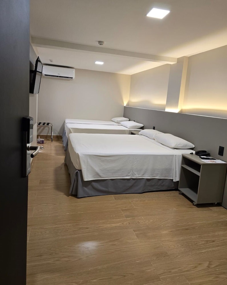 Deluxe Quadruple Room - Photo 1