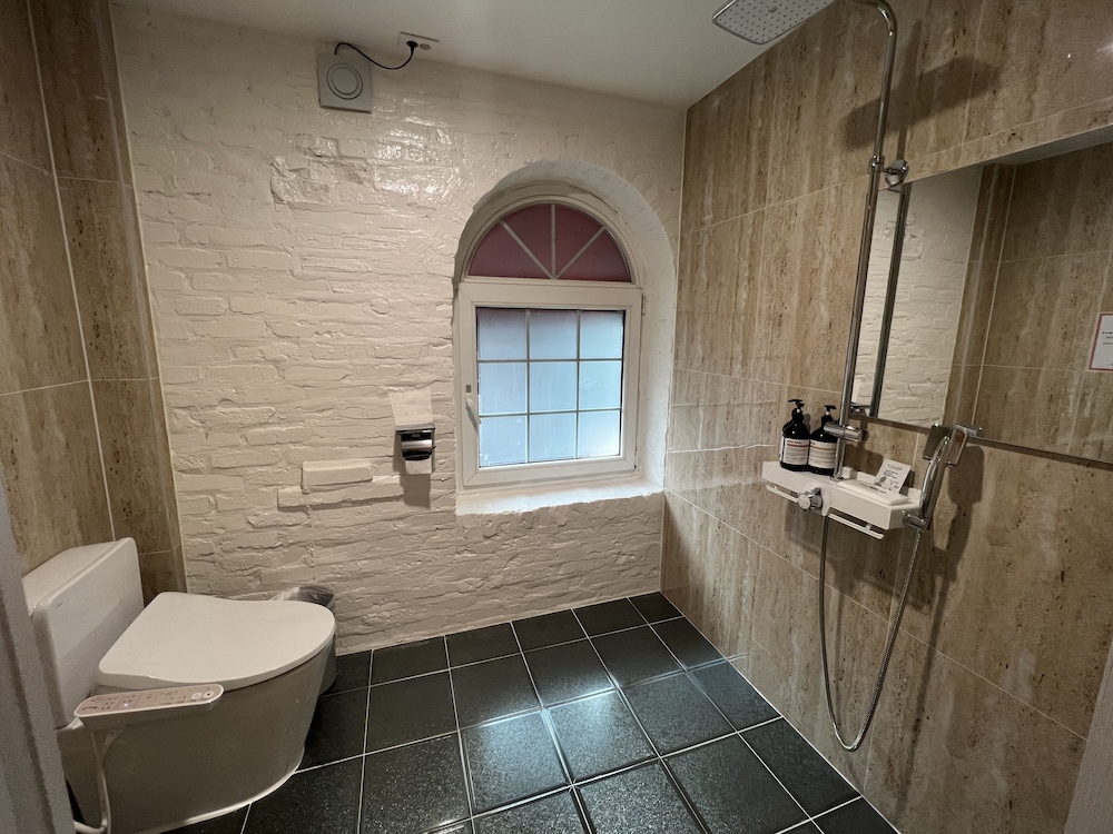 Premium Double Room - Photo 8