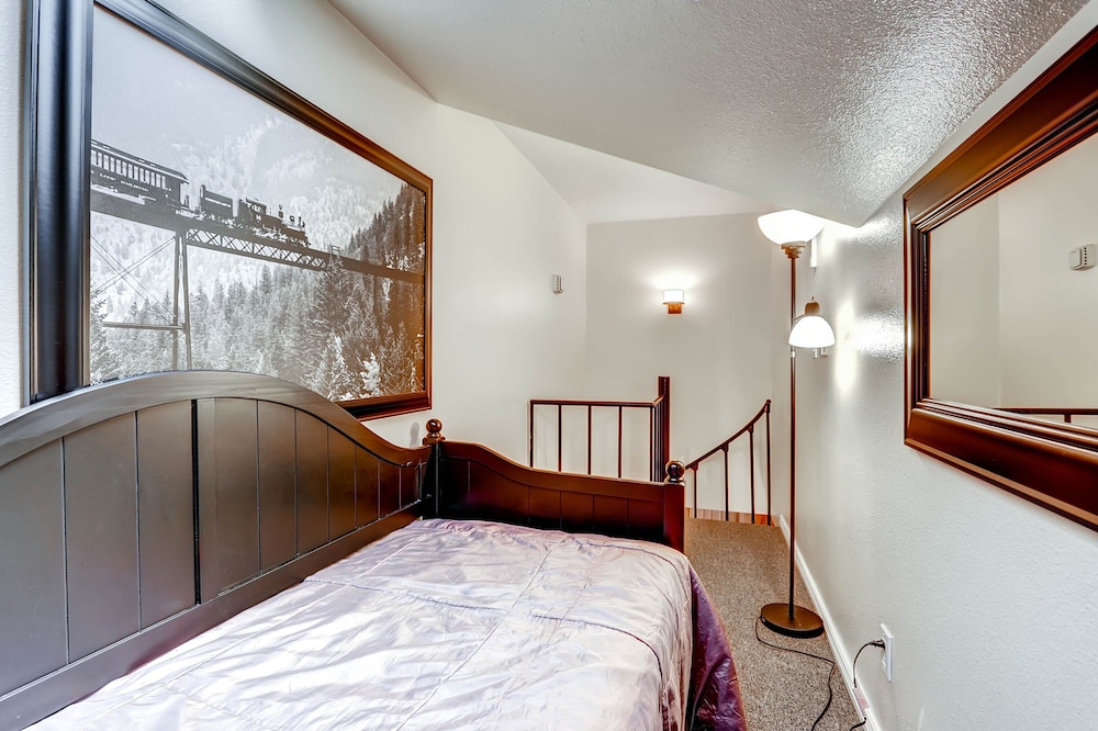 Condo, 3 Bedrooms, 2 Bathrooms photo 3