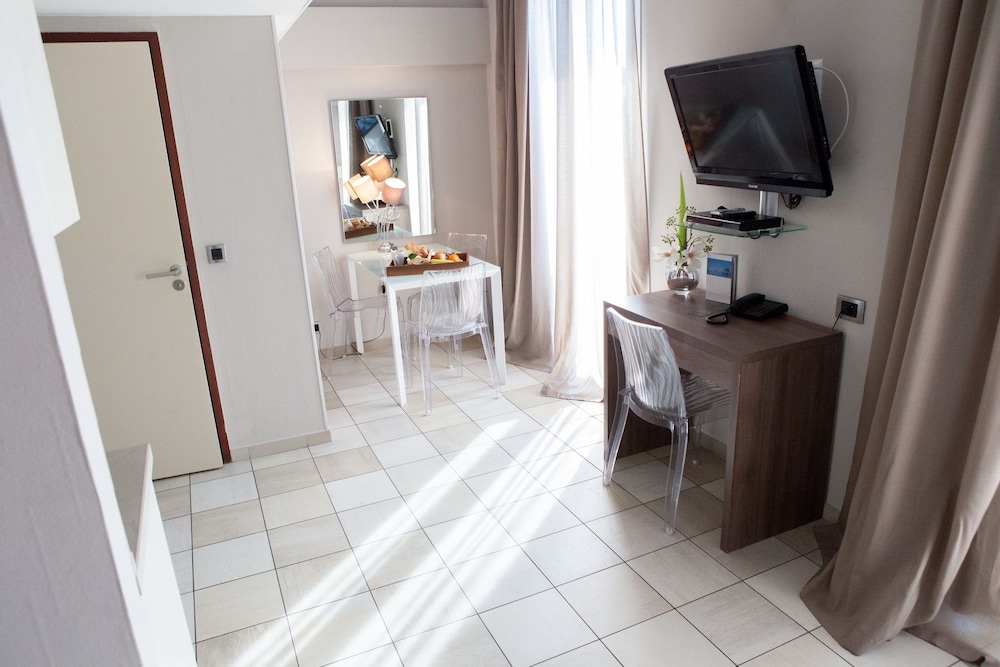 Duplex - Photo 6