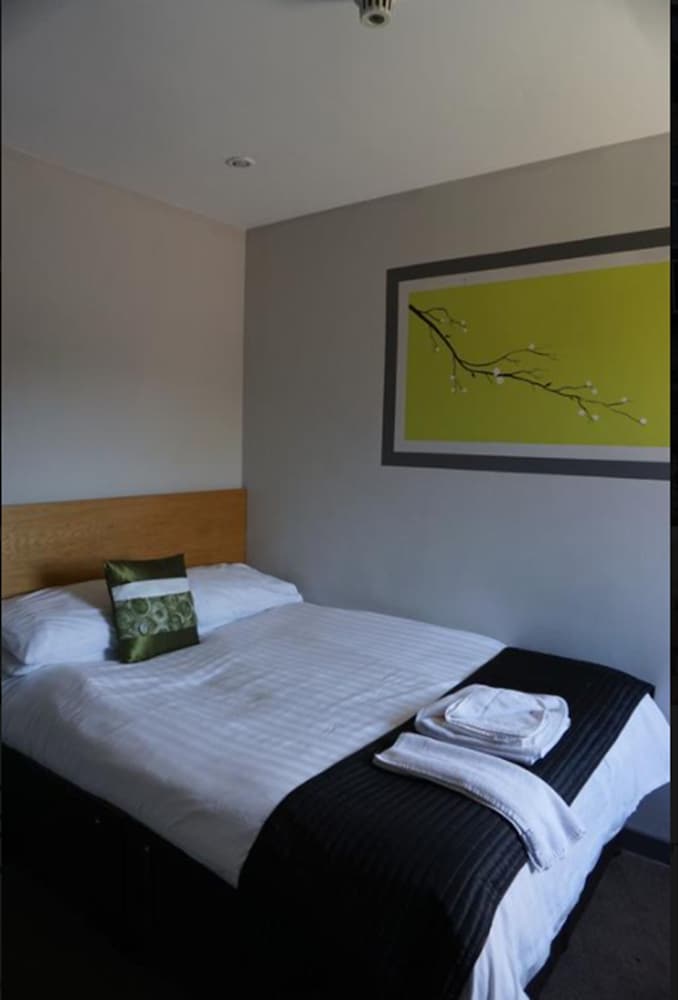 Double Room, Ensuite (Small) - Photo 3