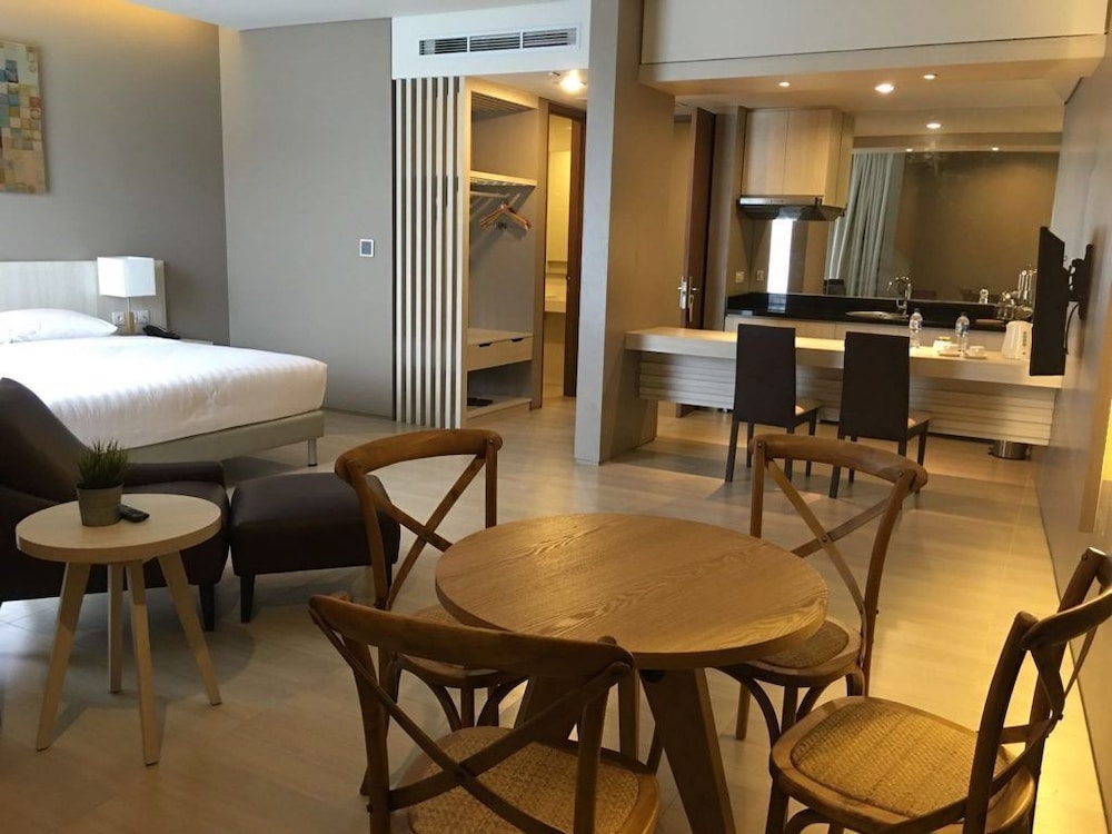 Suite, Ocean View photo 2