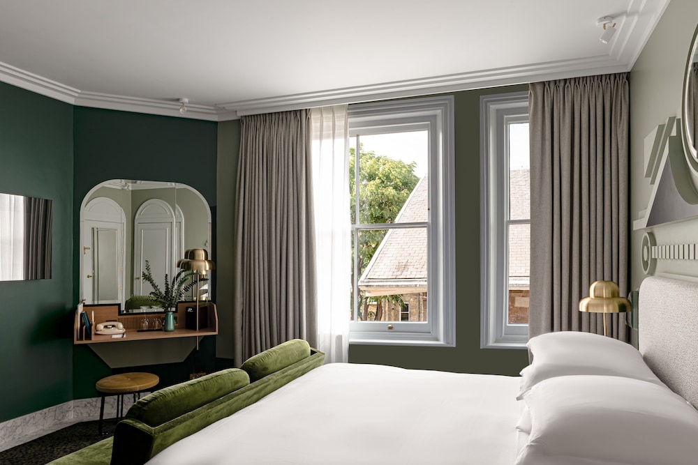 Deluxe Room (Grand Covent Garden)