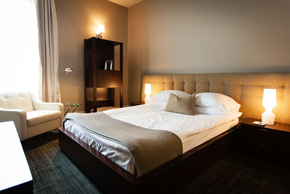 Standard Room, 1 Queen Bed, Private Bathroom photo 1