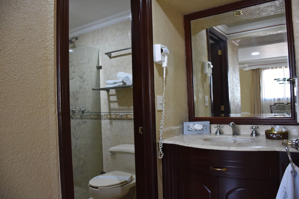 Suite, Non Smoking - Photo 10