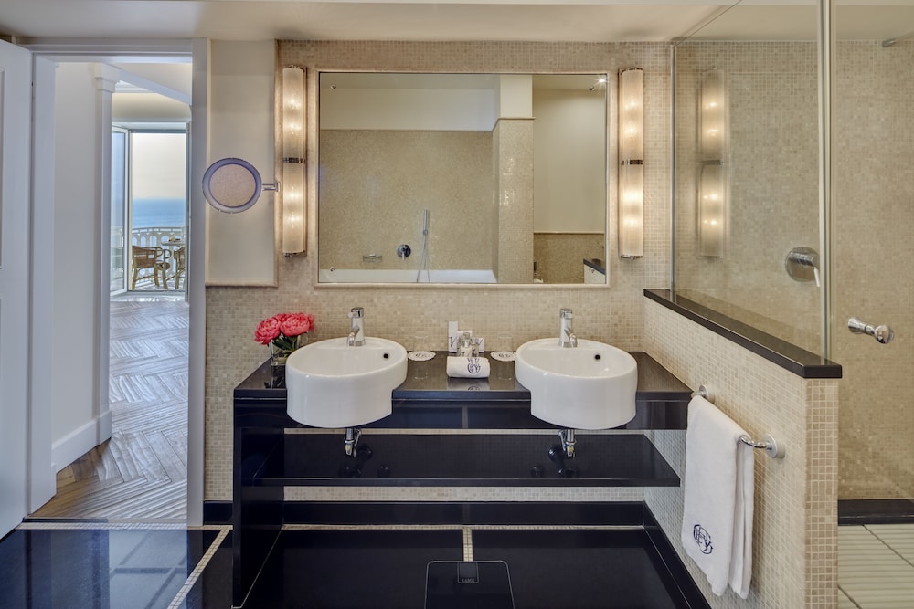 Deluxe Suite, Sea View - Photo 14