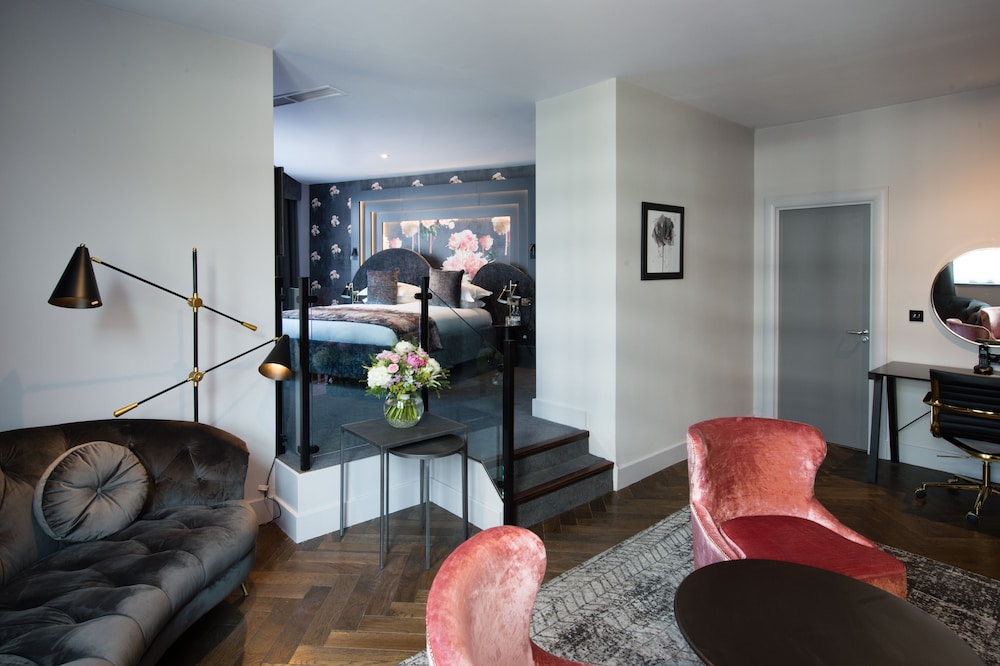 Suite - Photo 4
