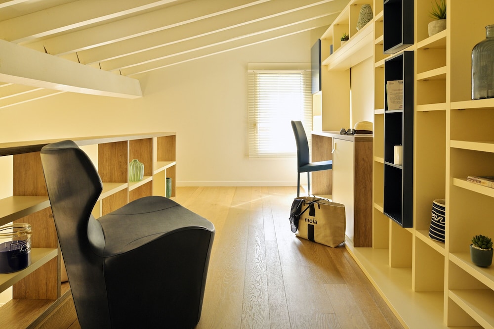 Apartment photo 2