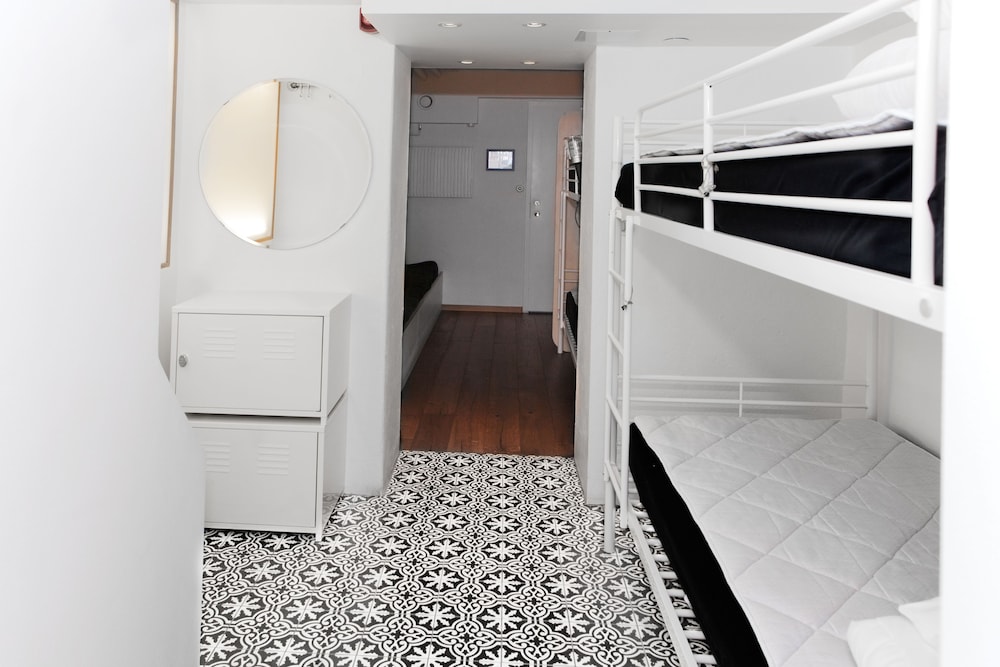 Shared Dormitory, Shared Bathroom (6-Bed)