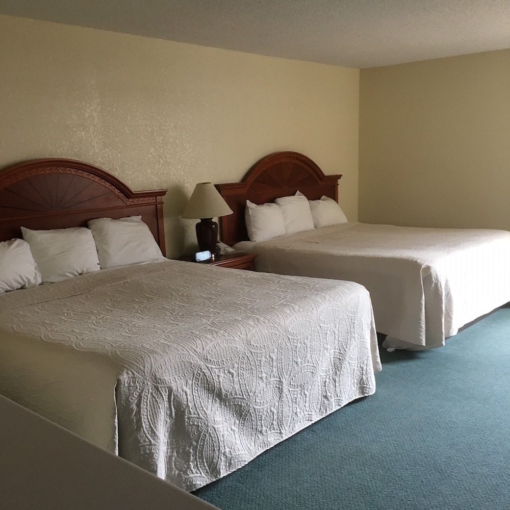Two King Beds Deluxe Room photo 1
