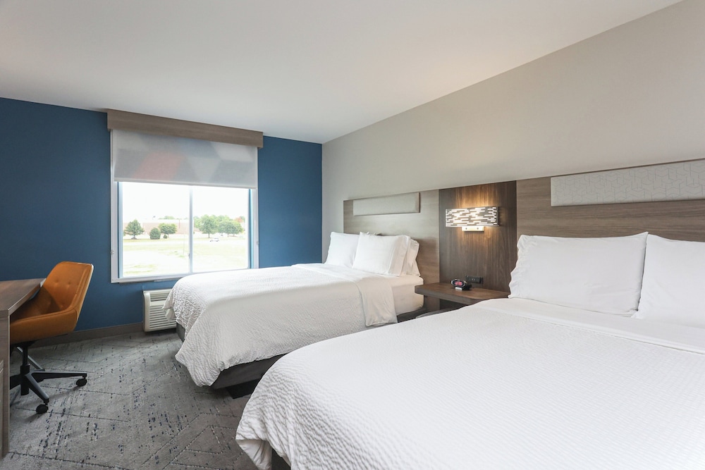 Standard Room, 2 Queen Beds, Accessible - Photo 2