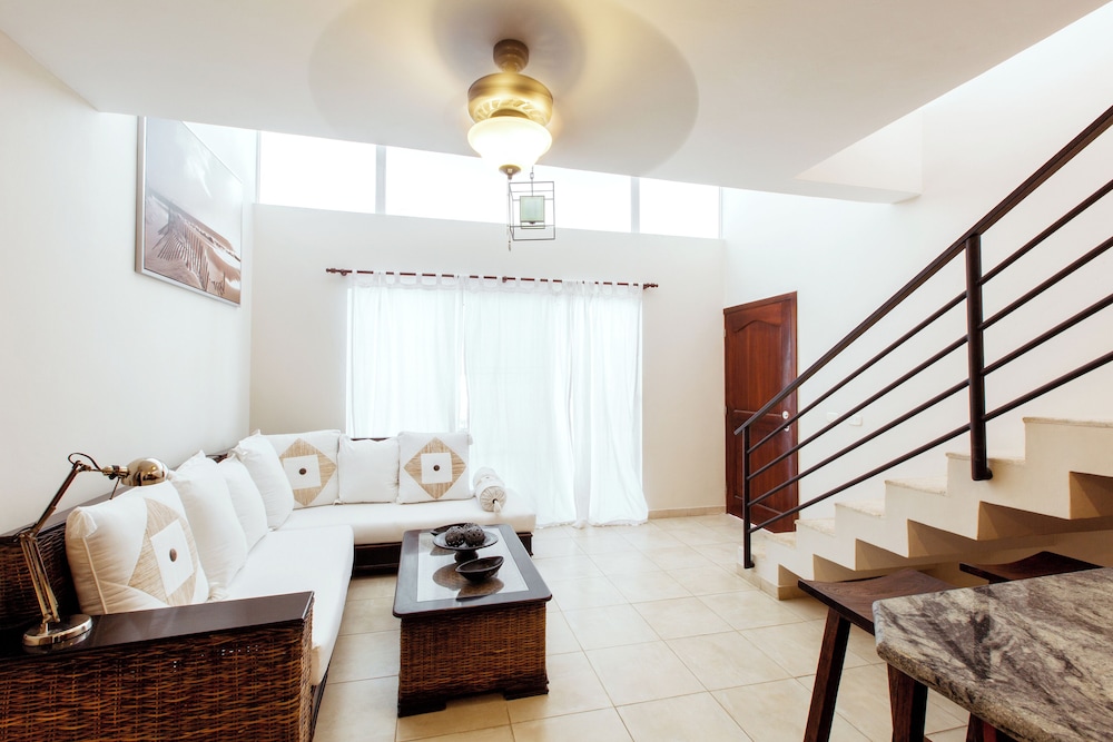 Deluxe Suite, Pool View photo 2