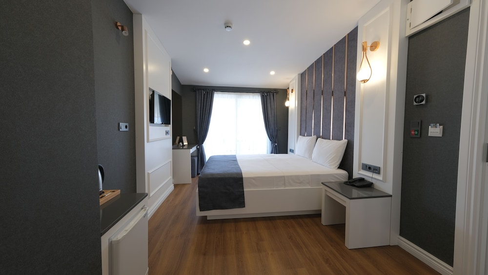Deluxe Room - Photo 7