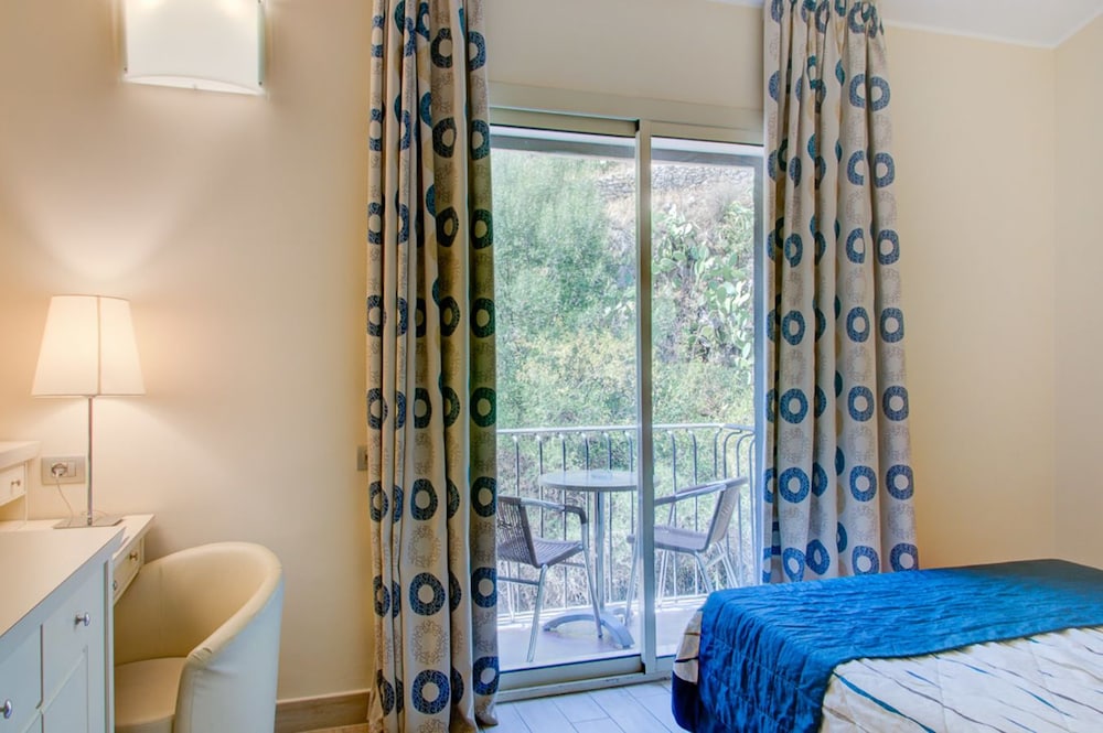 Superior Double Room, Balcony, Sea View - Photo 12