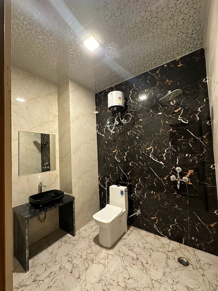 Suite - Photo 2