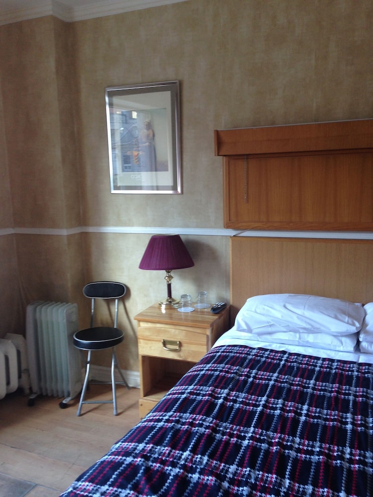 Basic Room, 1 Double Bed, Shared Bathroom - Photo 6