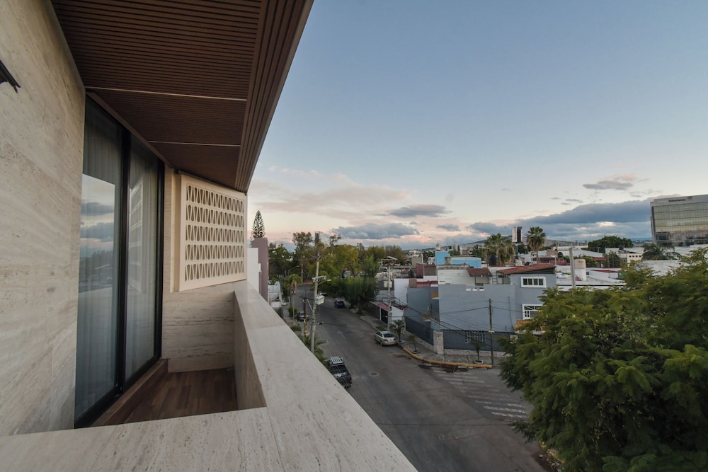 Satelite Suite - Photo 5