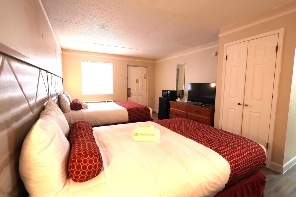 Room, 2 Queen Beds, Smoking photo 3