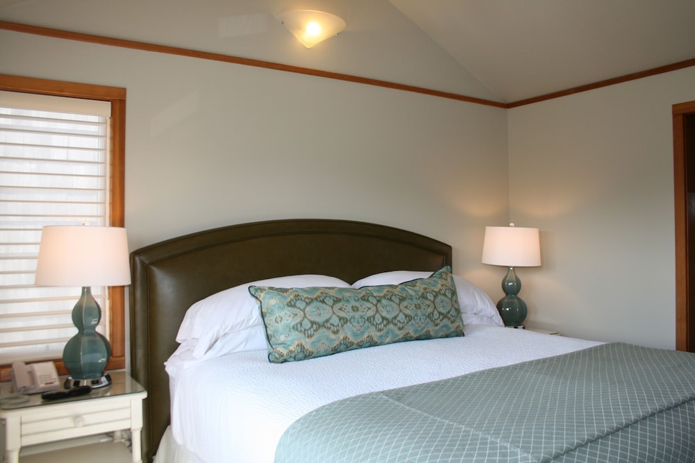 Southwind - Ocean View 1 Bedroom Suite - Kitchen, Fireplace, Spa Tub, Deck photo 1