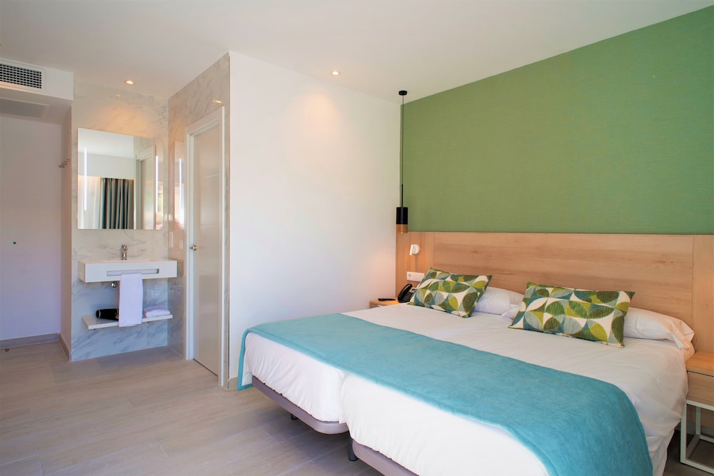 Standard Room, Balcony - Photo 2