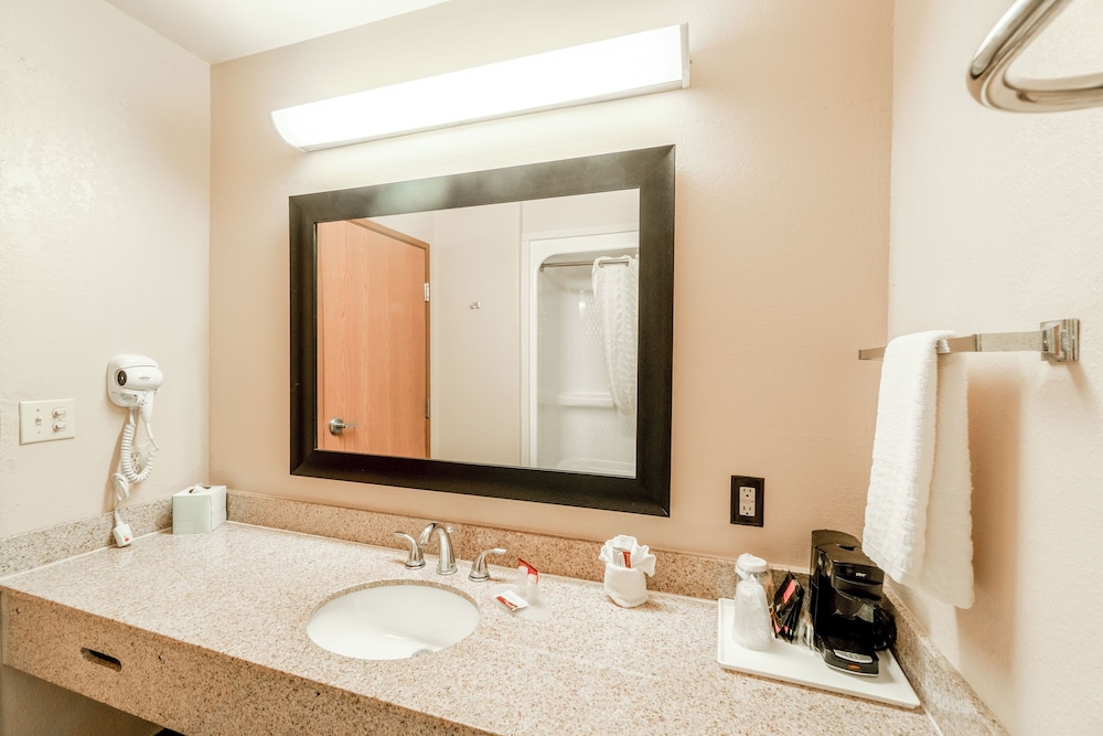 Suite, 1 King Bed, Non Smoking (Jacuzzi Tub) - Photo 17