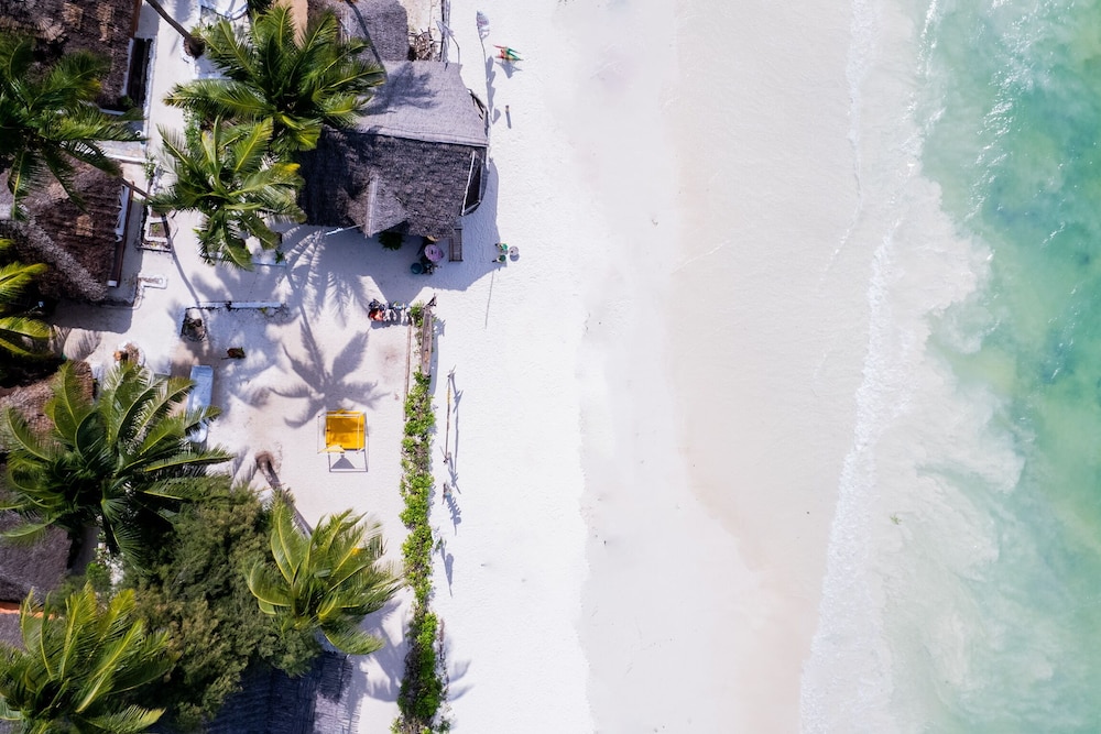 Economy Double Room, Garden View, Beachside