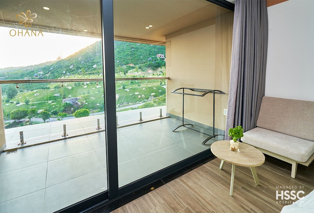 Deluxe Mountain View Twin with Balcony - Photo 6
