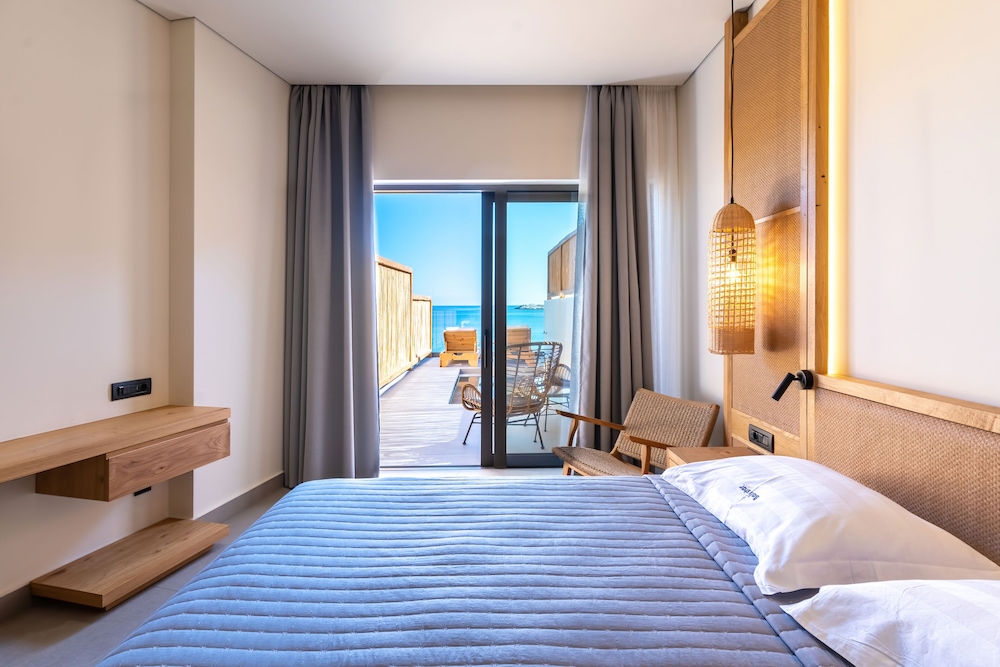 Junior Suite, Private Pool, Sea Front